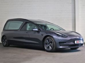 Funeral sustentvel: empresa cria um carro funerrio eltrico sobre um Tesla Model 3
