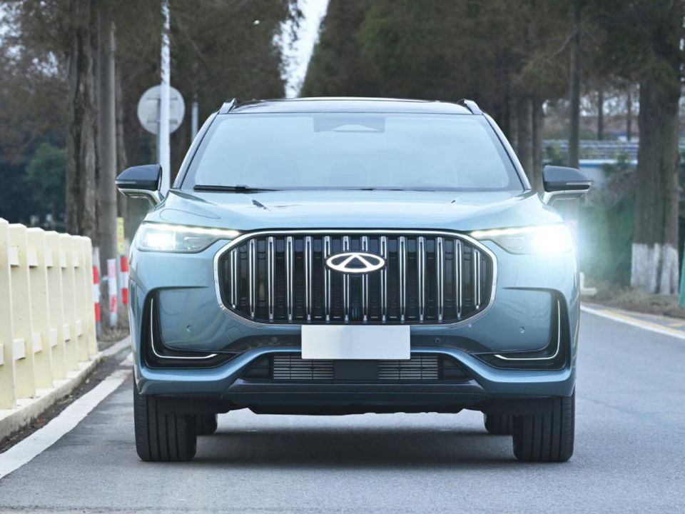 Novas imagens do projeto T26, que talvez pode adotar a designação Tiggo 9