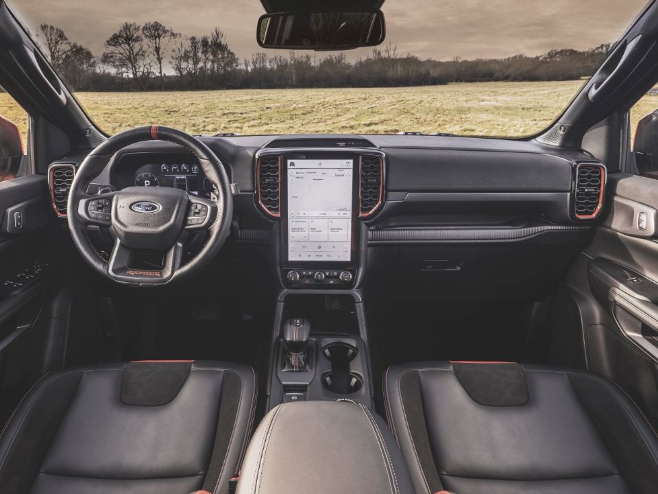 Ford Ranger Raptor é lançada com quase 300 cv