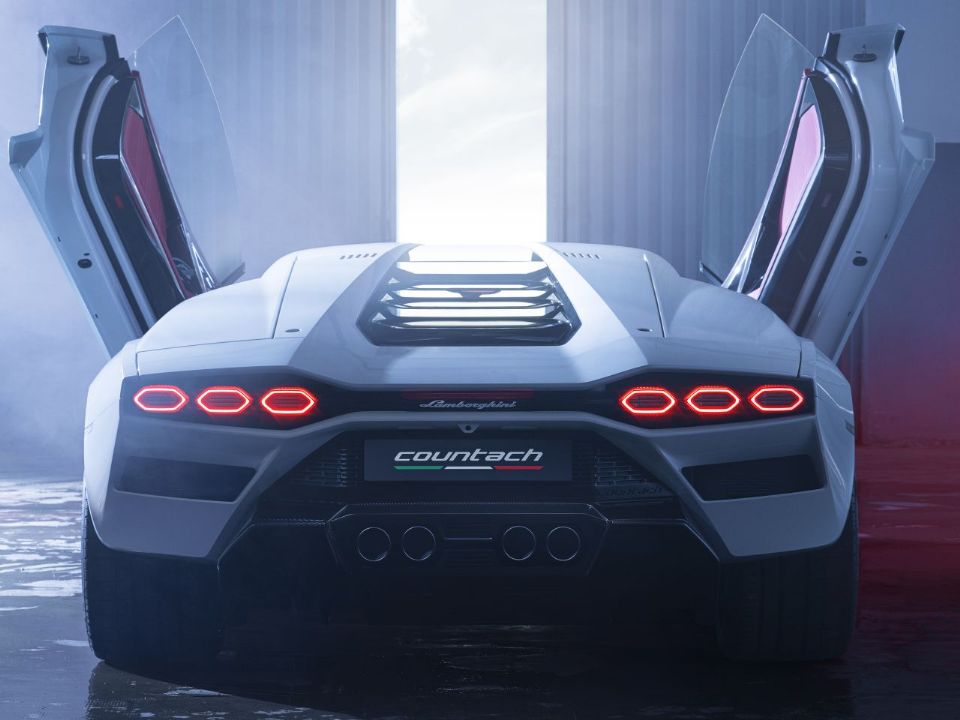 Lamborghini Countach é um dos modelos híbridos da marca