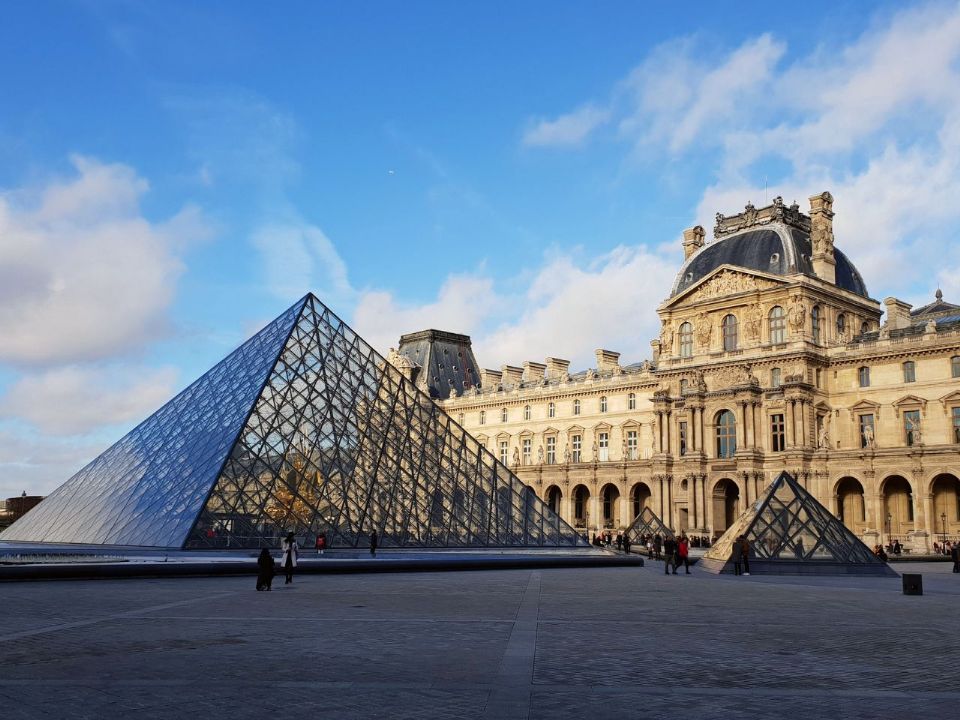 Região do Museu do Louvre estaria na zona de restrição