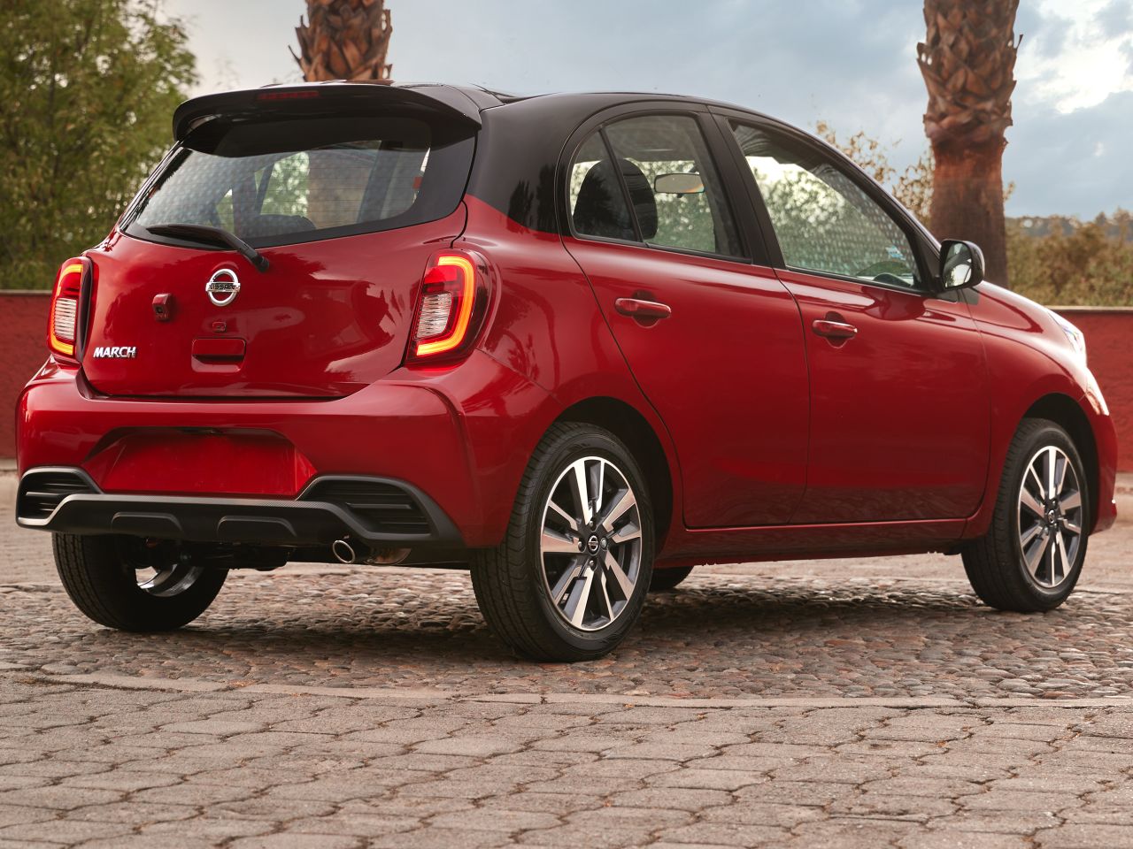 Nissan�March 2022 - �ngulo traseiro