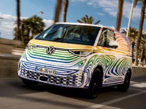 VW convida para uma ''espiadinha'' na nova Kombi elétrica