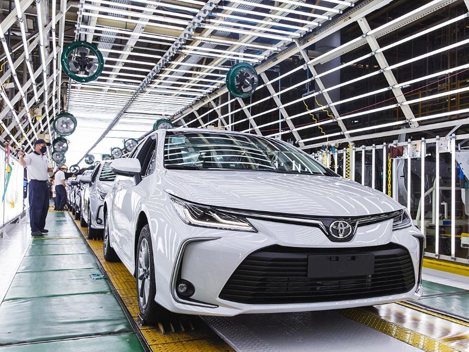 Detalhe da linha de montagem do Toyota Corolla em Indaiatuba (SP)