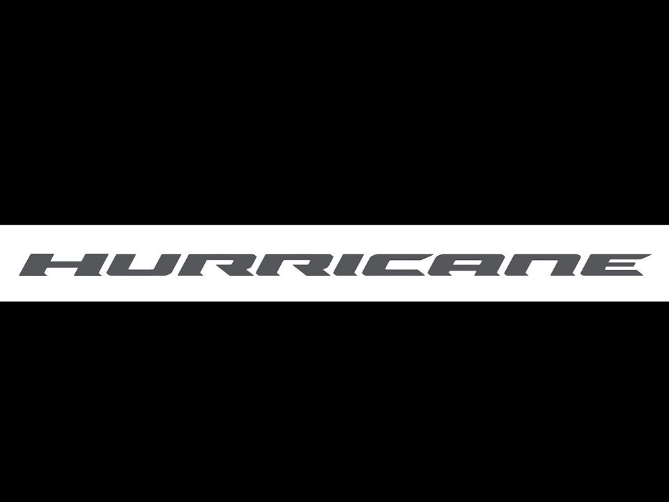 Detalhe do logotipo do novo motor 6 cilindros biturbo da Stellantis