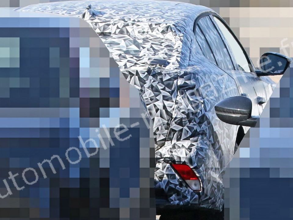 Peugeot 408 SUV é flagrado em testes