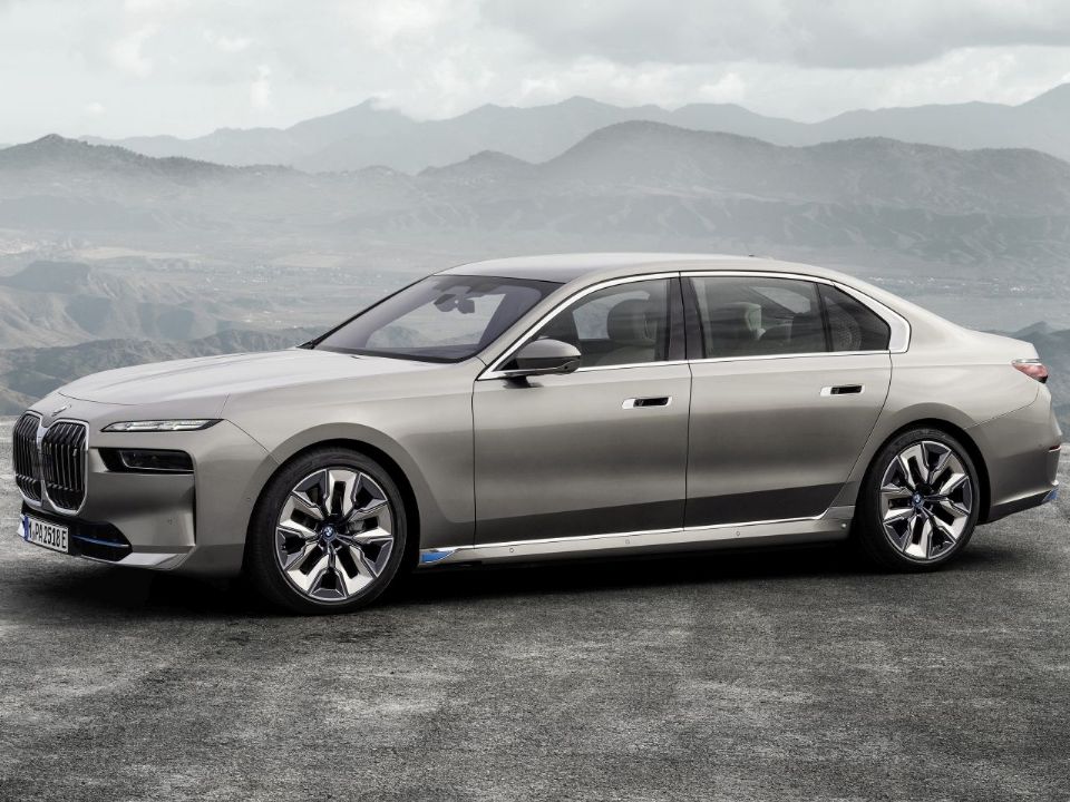 BMW�S�rie 7 2023 - �ngulo frontal