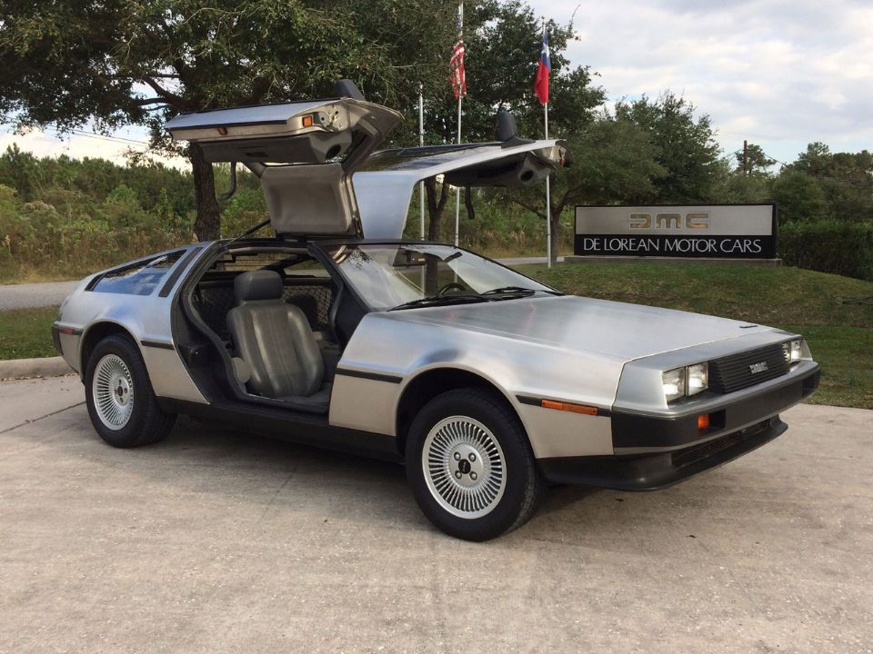 O DeLorean DMC-12, imortalizado pela trilogia De Volta para o Futuro