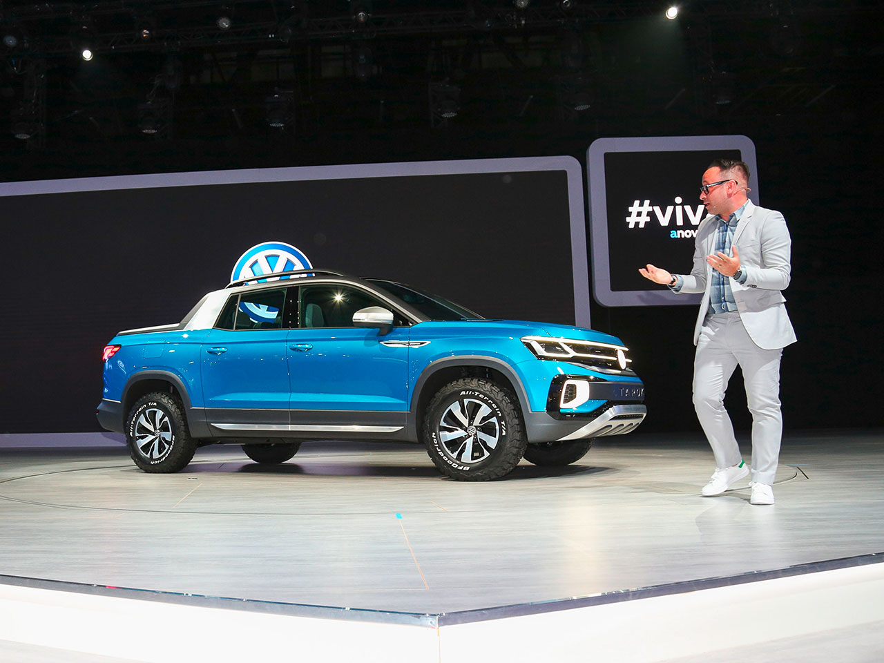 Acima o protótipo da VW Tarok sendo apresentado no Salão de SP em 2018