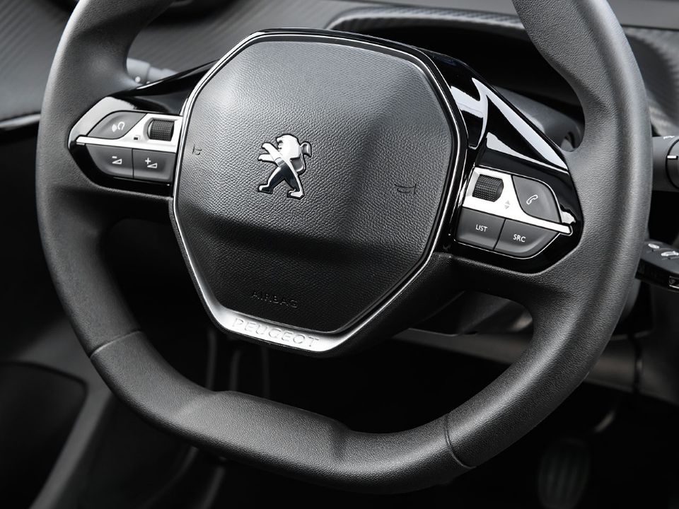 Peugeot�208 2023 - volante