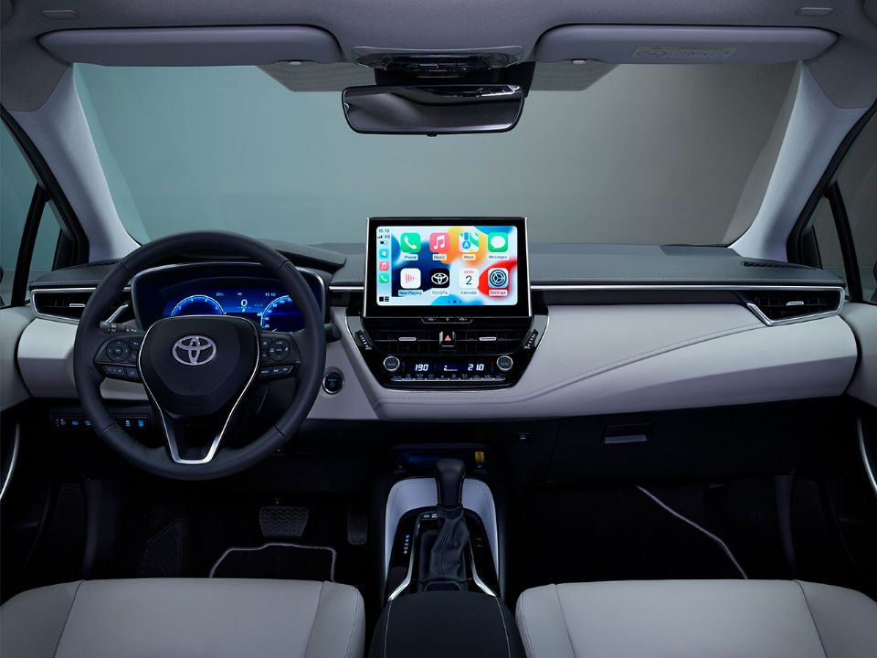 Interior do novo Corolla: central multimídia com tela maior e painel digital
