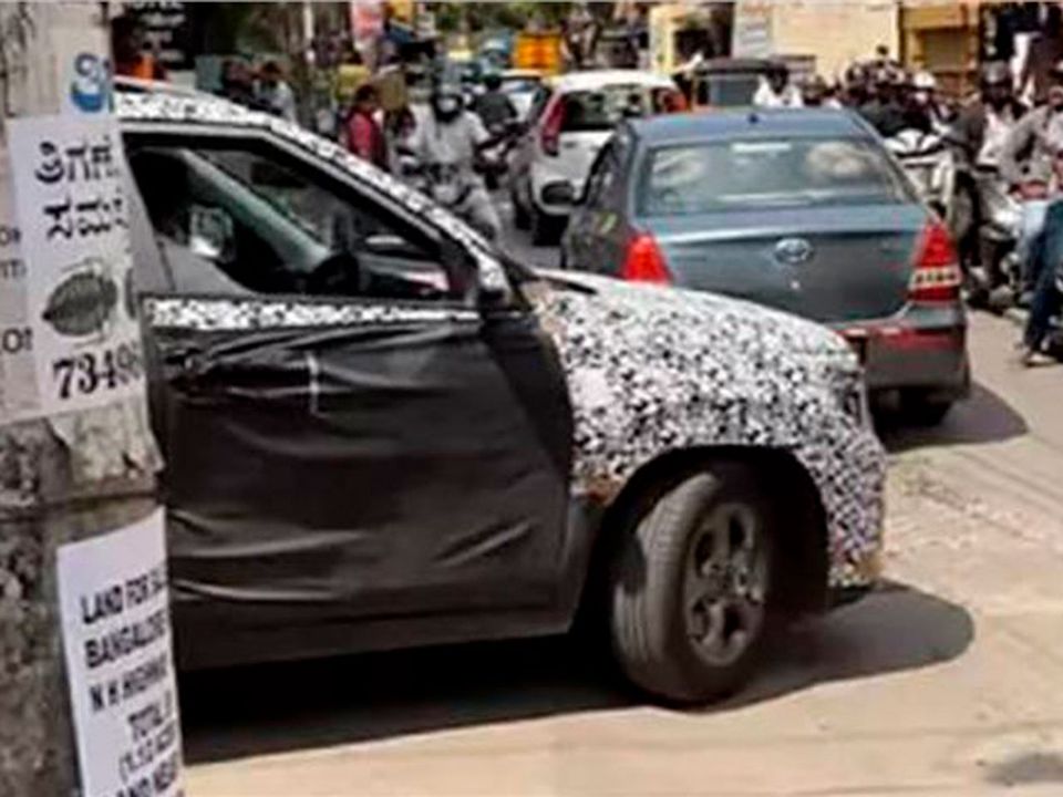 Kia Seltos com facelift em testes na Índia
