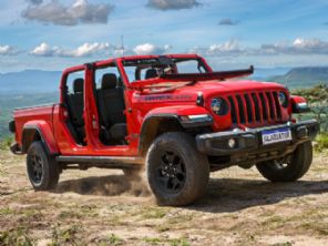 Jeep Gladiator chega onde você quiser e tem espaço para tudo, mas custa R$ 499.990