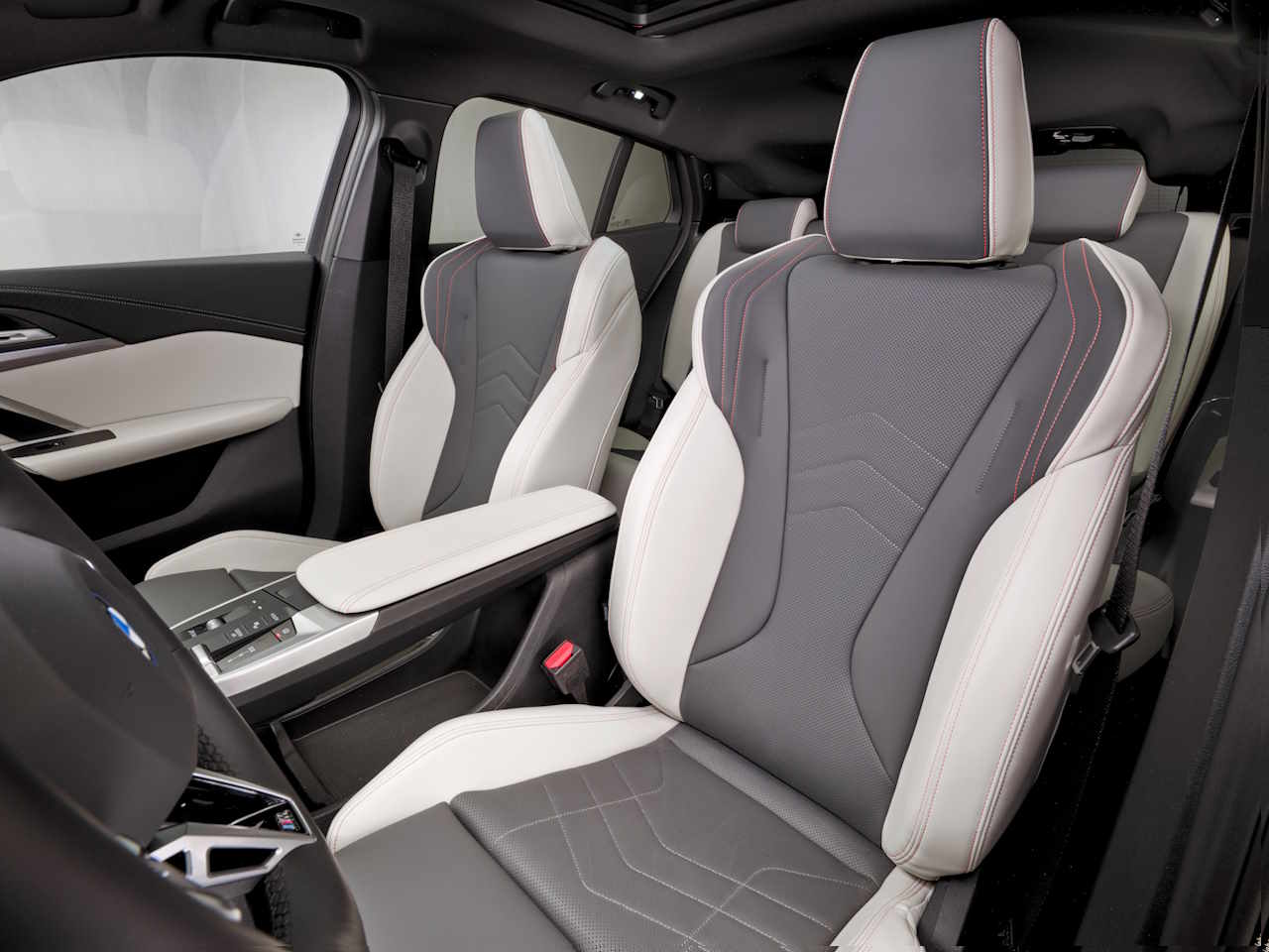 BMW�X2 2024 - bancos dianteiros