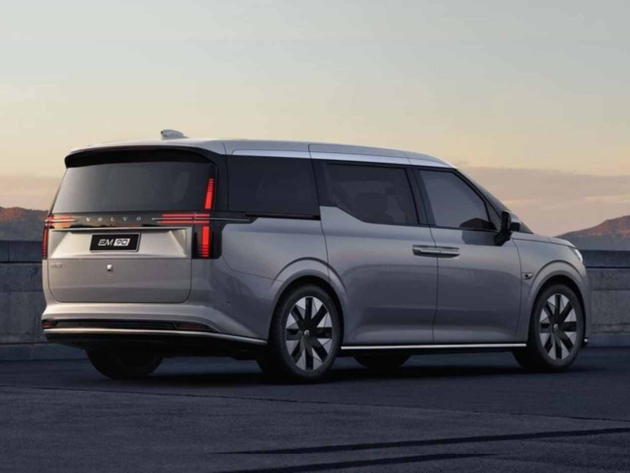 Volvo�EM90 2024 - �ngulo traseiro
