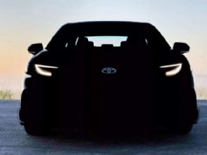 Toyota vai revelar nova geração do  Camry, que será híbrido com tração integral