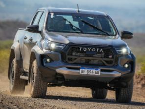 Toyota Hilux terá mais potência para encarar a Ford Ranger Raptor