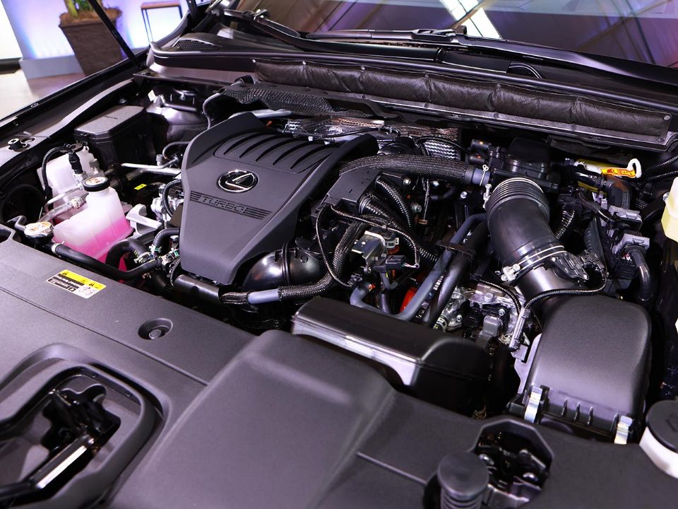 LexusRX 2023 - motor