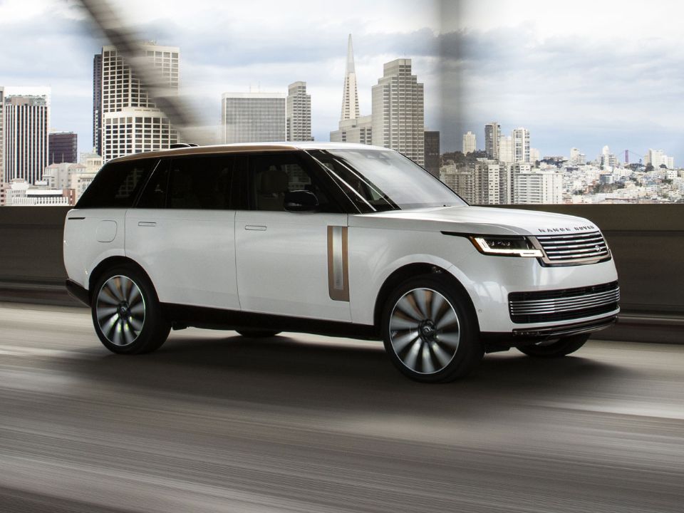 A Jaguar Land Rover vai investir 15 bilhões de euros para acelerar eletrificação de seus modelos