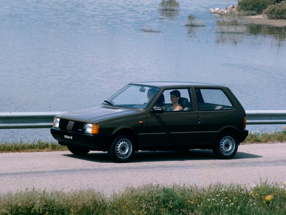 Detalhe do Fiat Uno em sua versão de entrada na Europa