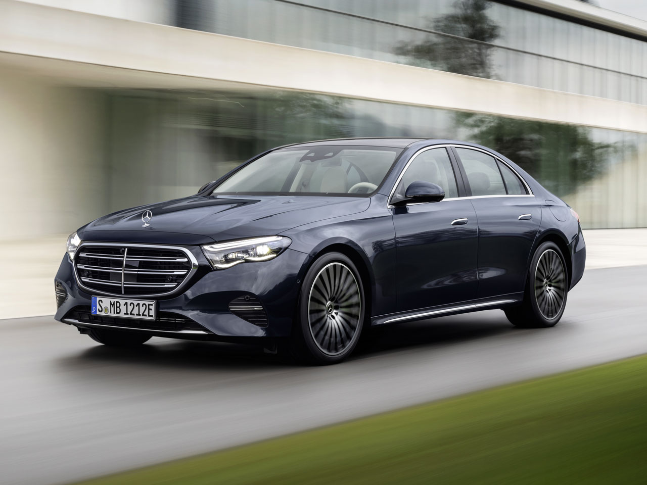 Mercedes-Benz�Classe E - Foto 3 de 23 - 1600 x 1200 pixels2024 - �ngulo frontal