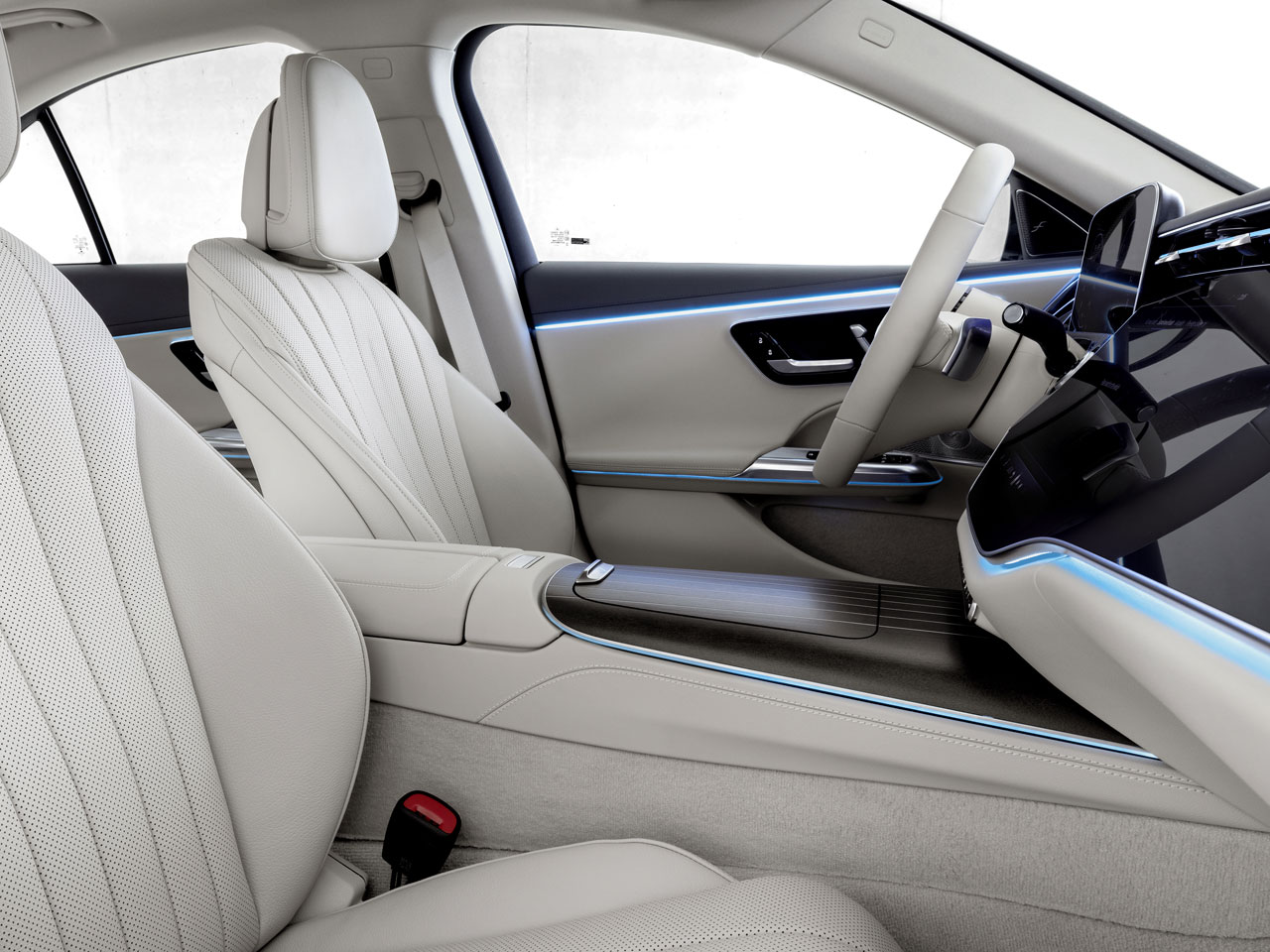 Mercedes-Benz�Classe E - Foto 4 de 23 - 1600 x 1200 pixels2024 - bancos dianteiros