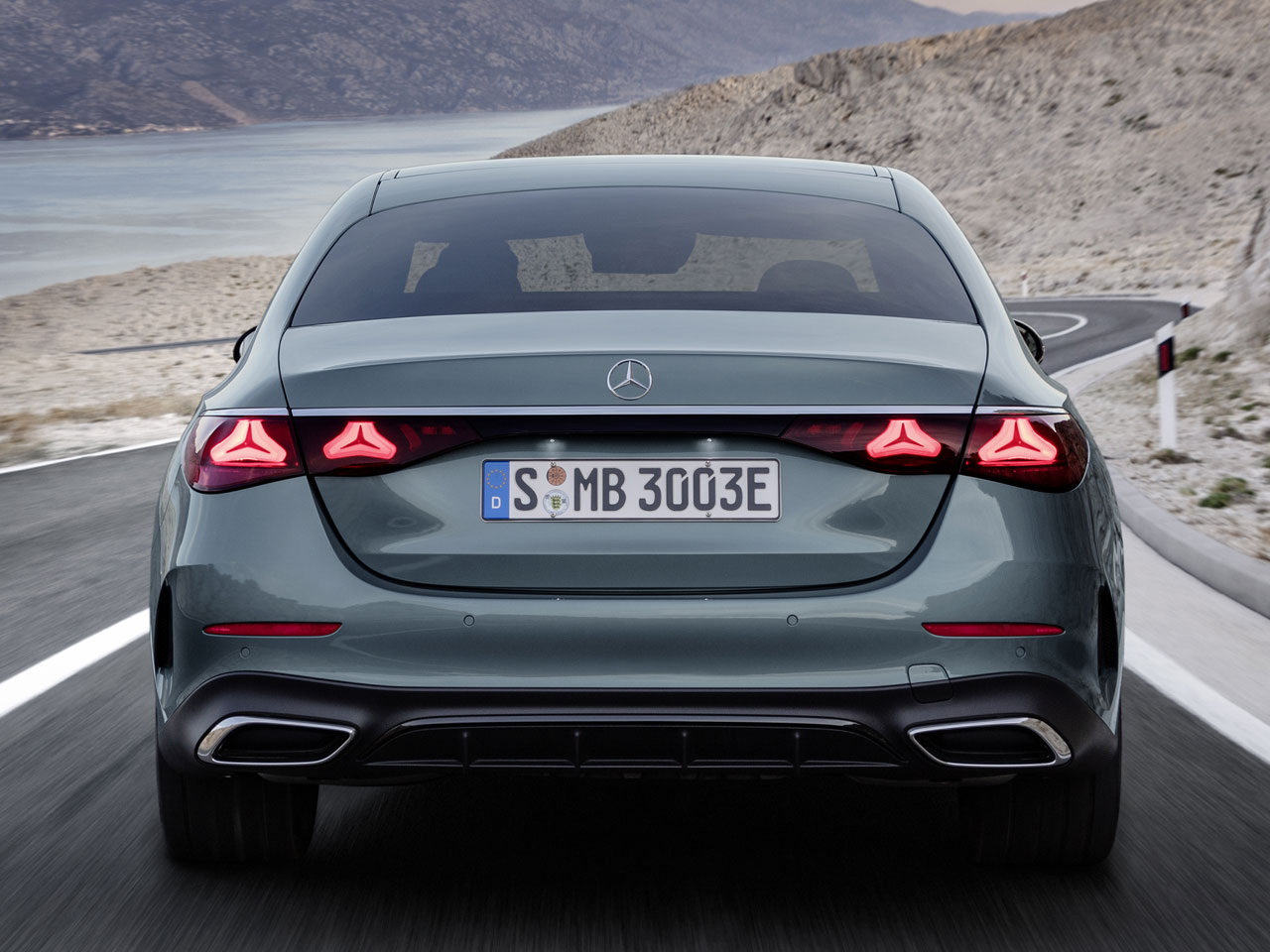 Mercedes-Benz�Classe E - Foto 8 de 23 - 1600 x 1200 pixels2024 - traseira