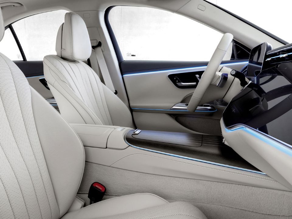 Mercedes-Benz�Classe E 2024 - bancos dianteiros