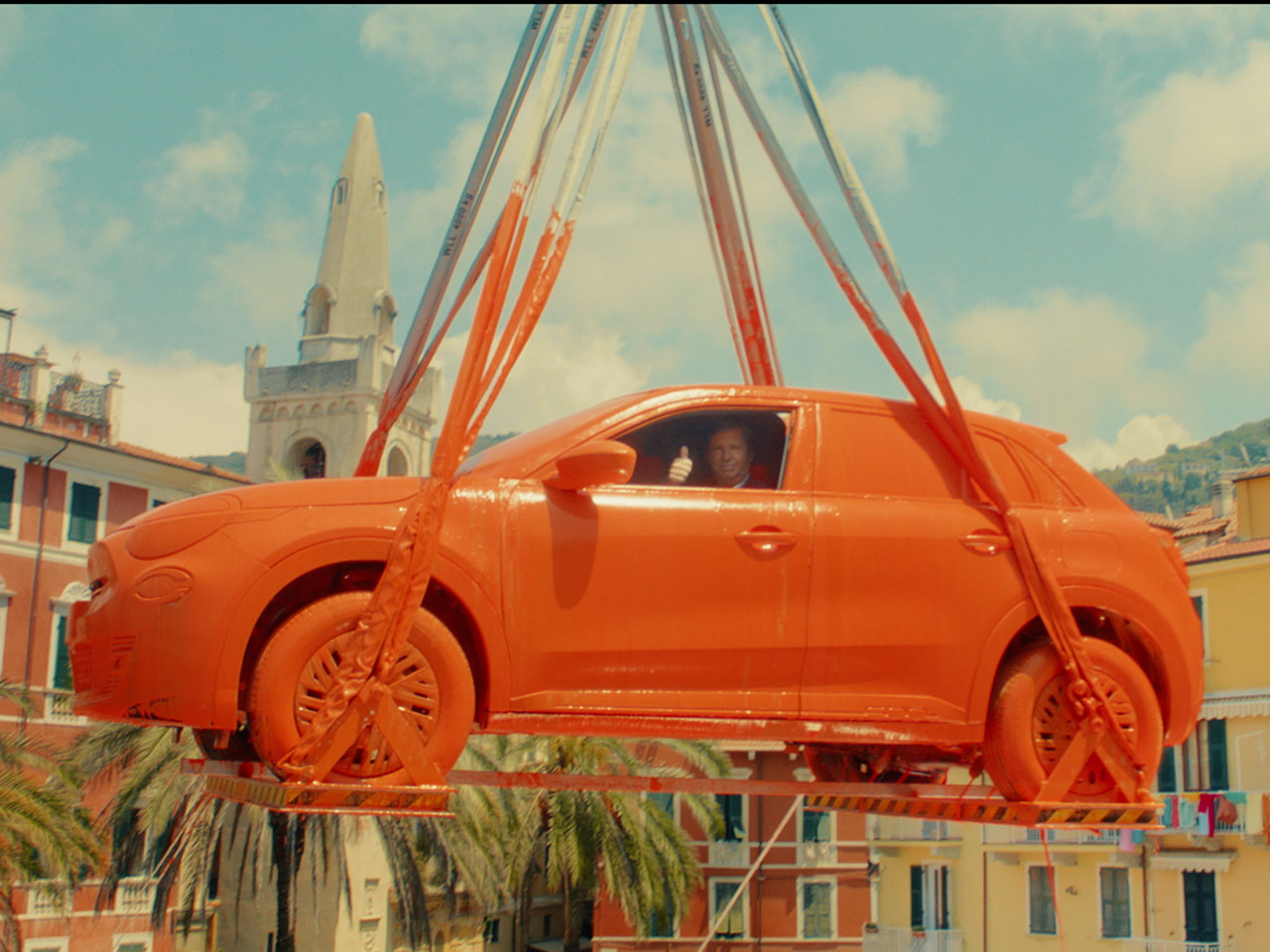 Fiat 600e pintado de laranja