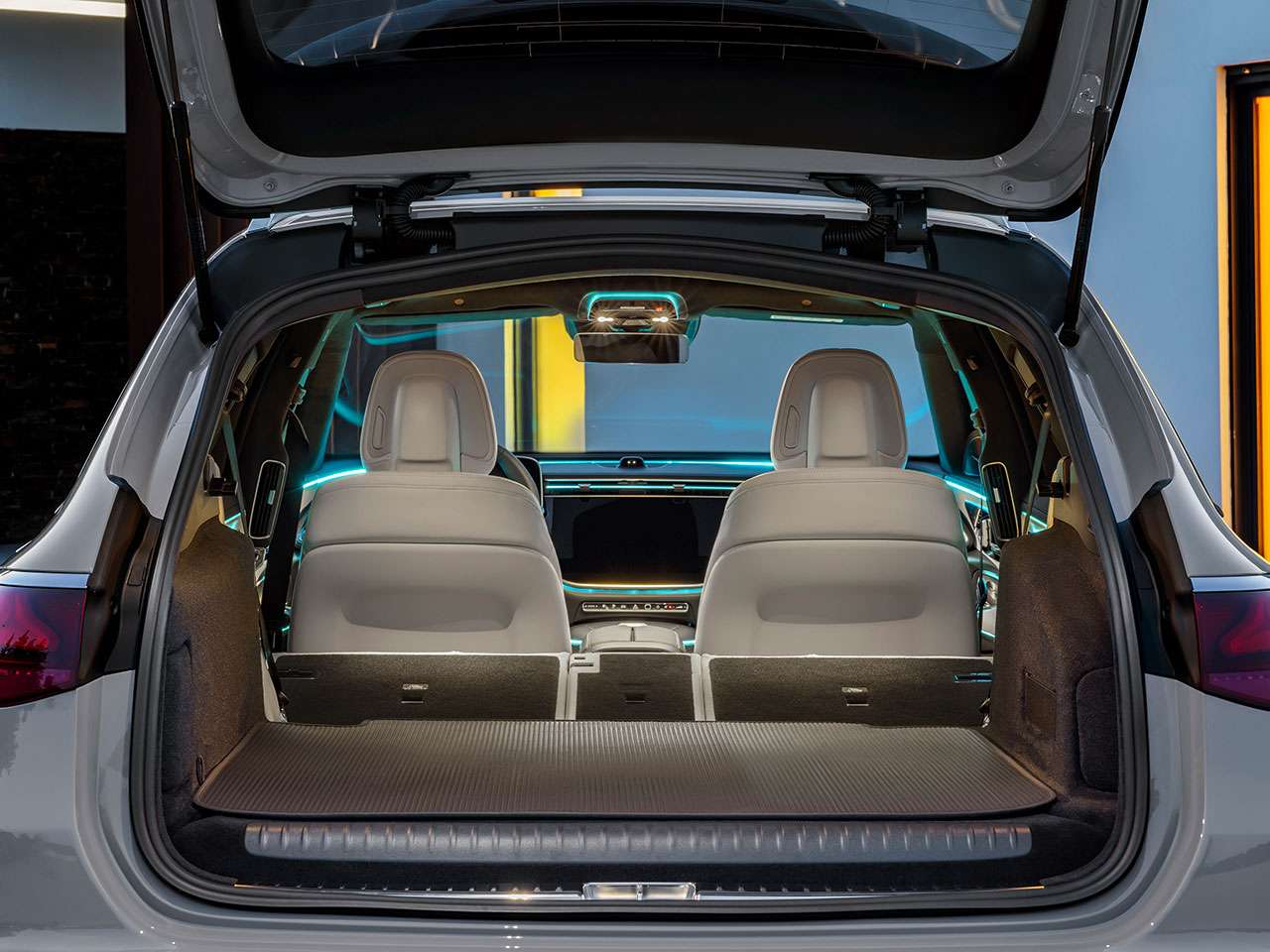 Mercedes-BenzClasse E 2023 - porta-malas