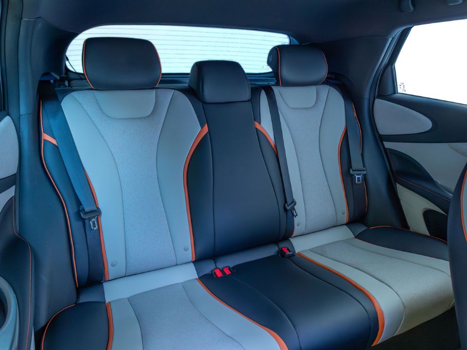BYD�Dolphin 2024 - bancos traseiros
