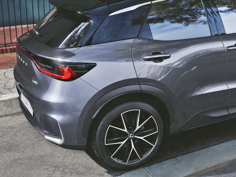 Lexus�LBX 2023 - lanternas