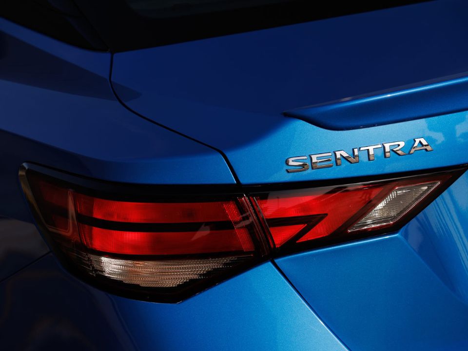 Nissan�Sentra 2024 - lanternas