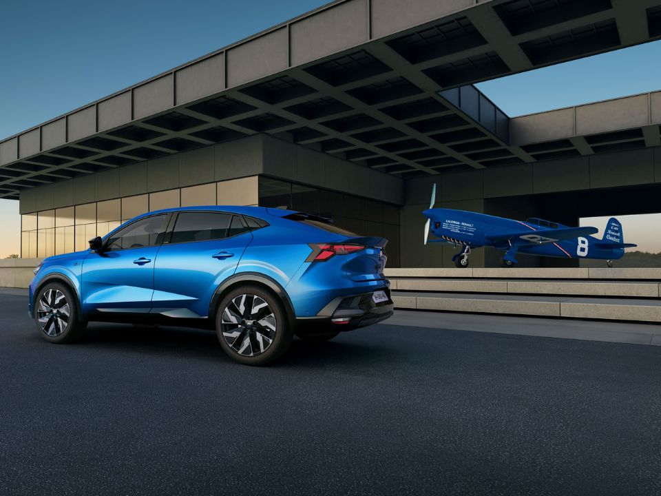 Renault�Rafale 2024 - �ngulo traseiro