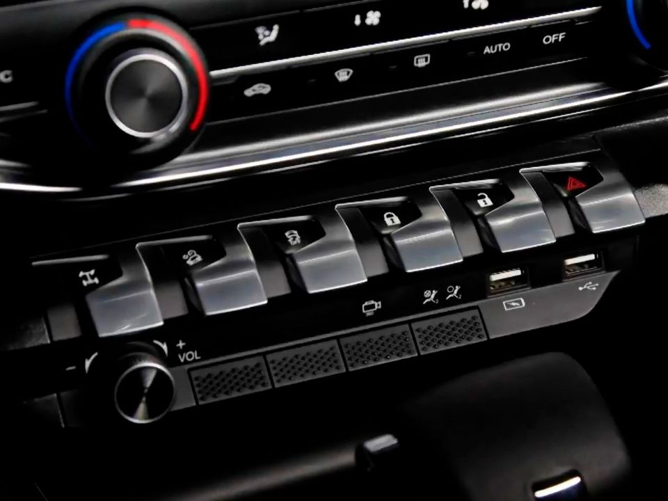 Teclas no console da Fiat Titano