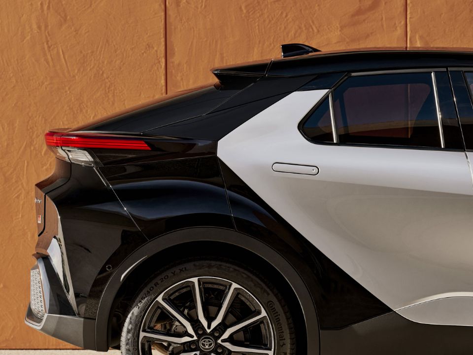 Toyota�C-HR 2024 - lanternas