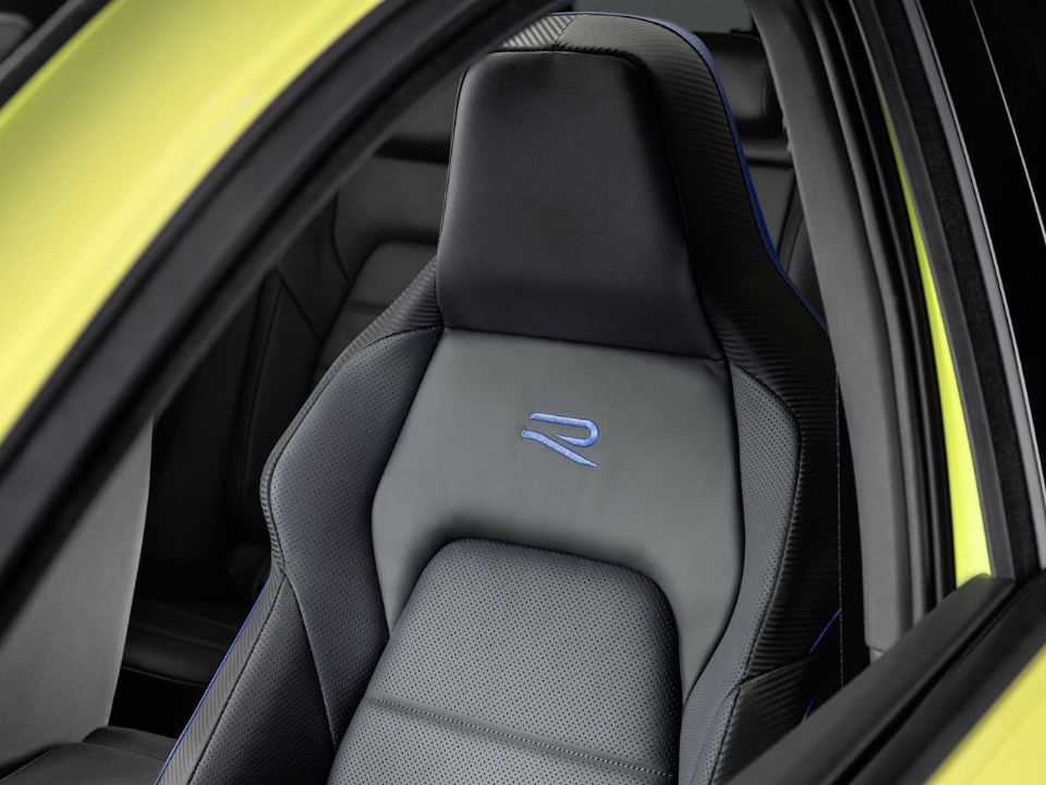 Volkswagen�Golf 2024 - bancos dianteiros