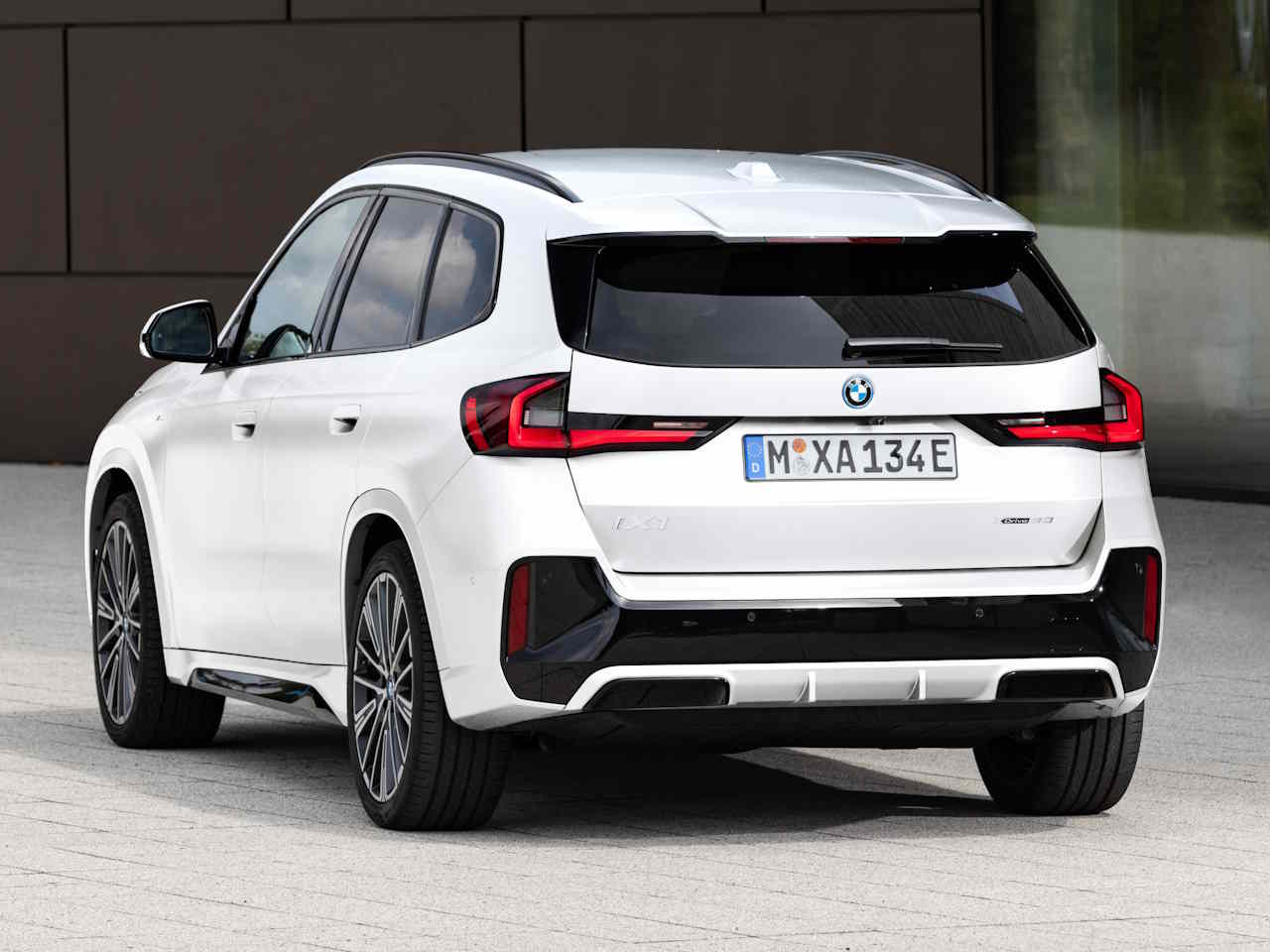 BMW�iX - Foto 9 de 14 - 1600 x 1200 pixels2024 - traseira