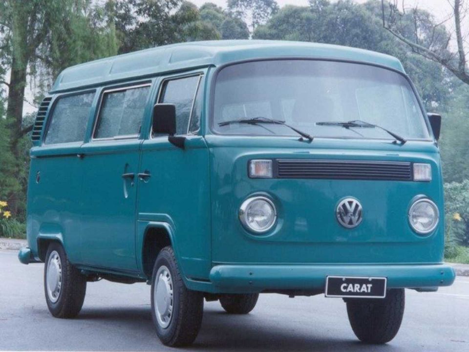 VW Kombi Carat era uma versão mais caprichada do utilitário ainda com motor 1.6 refrigerado a ar