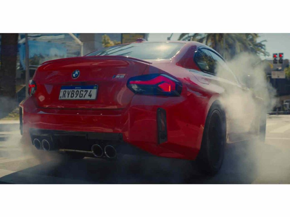 BMW�M2 2024 - �ngulo traseiro