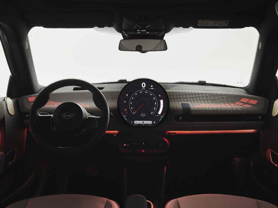 Mini�Hatch 3 portas 2024 - console central