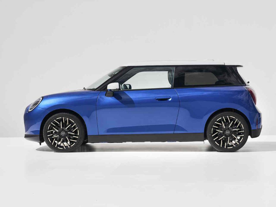 Mini�Hatch 3 portas 2024 - lateral