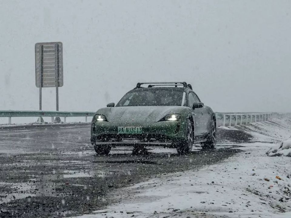 Porsche�Taycan 2023 - �ngulo frontal