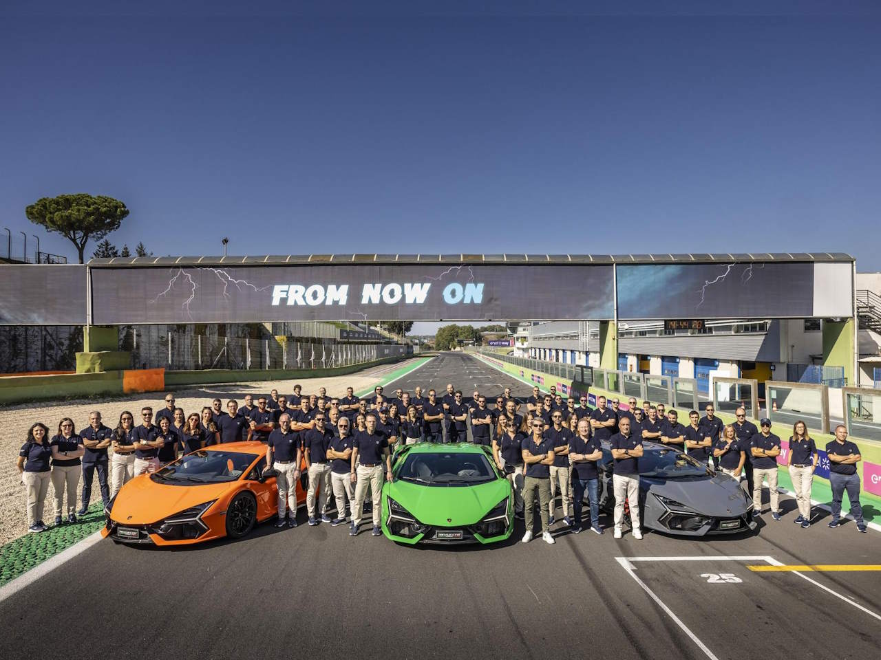 Lamborghini comemora 60 aniversrio com 10 mil vendas em 2023