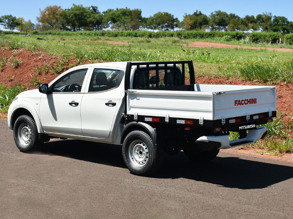 Mitsubishi�L200 Triton 2024 - �ngulo traseiro