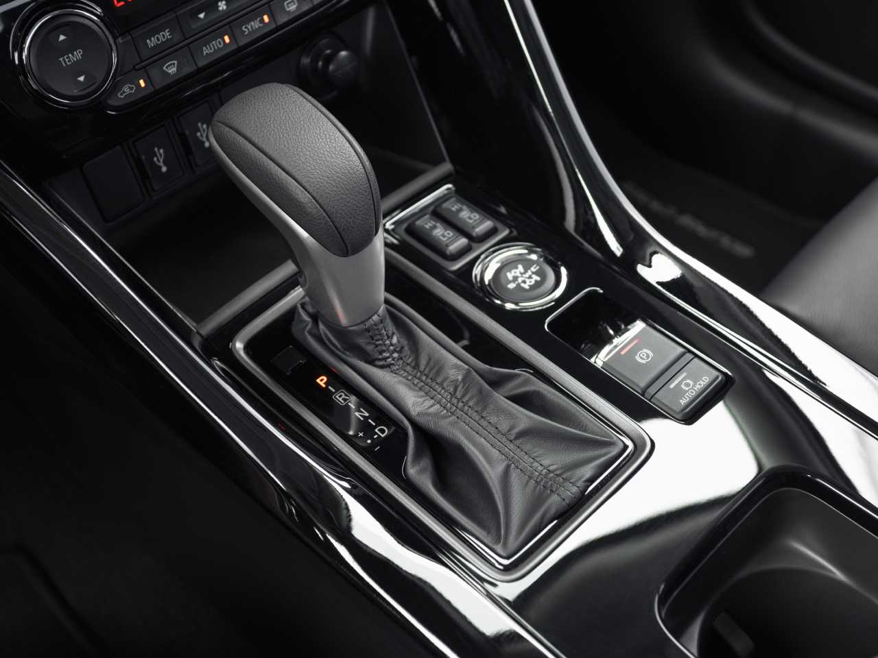 A transmissão automática é composta por um câmbio automático CVT com modo sequencial de 8 marchas