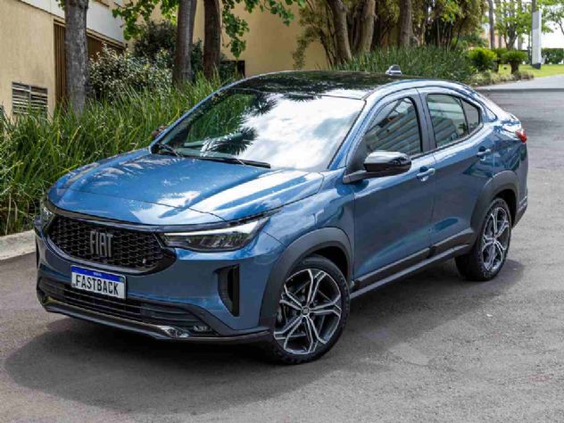 Fiat Fastback Hybrid: veja 5 motivos para comprar e 5 para fugir do SUV