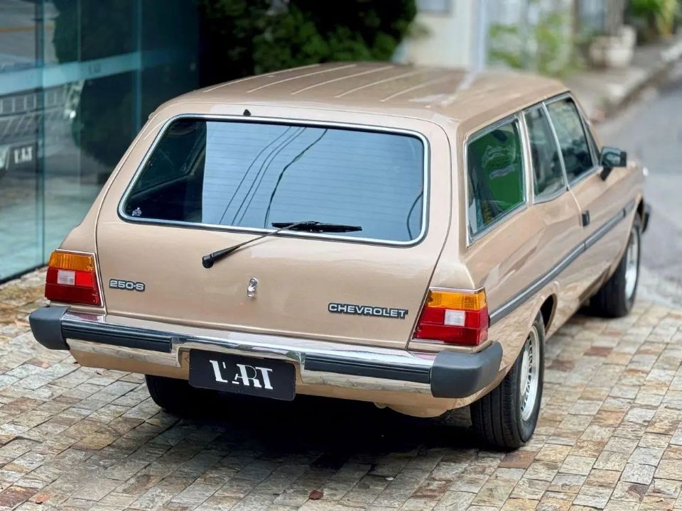 Chevrolet�Caravan 1987 - �ngulo traseiro