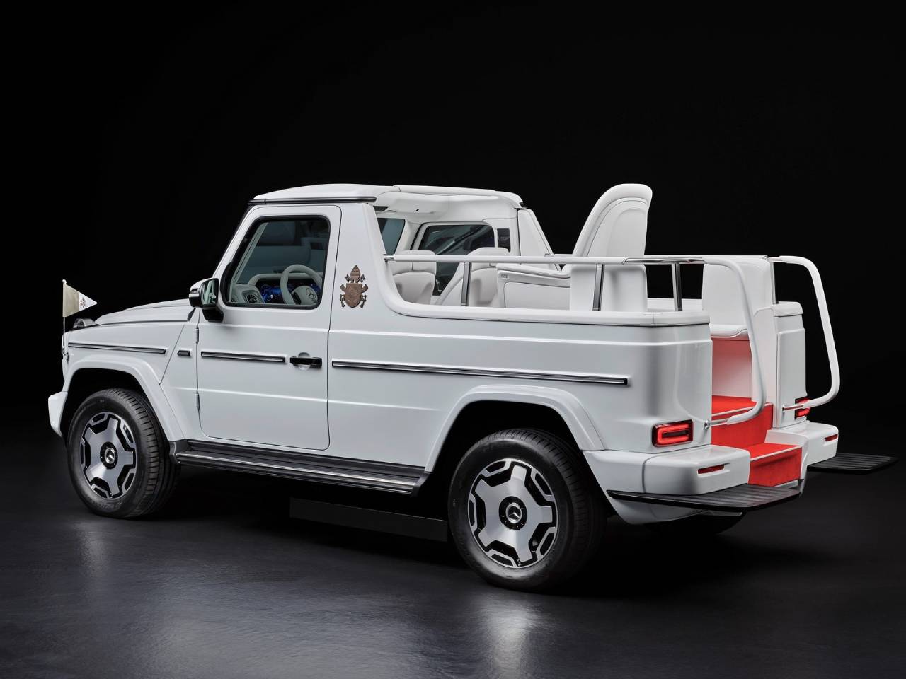 Mercedes Classe G elétrico, torna-se o novo papamóvel
