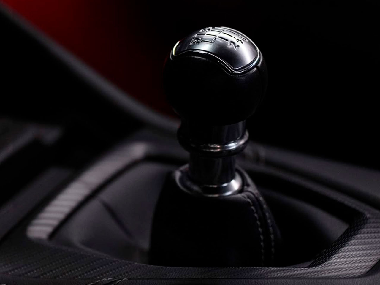 Ford Mustang com câmbio manual em teaser nas redes sociais